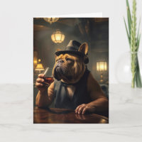 Vatertag Bulldog, der einen Whiskey hält