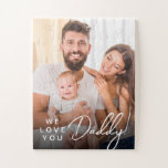 Vatertag Geschenkidee Personalisiertes Daddy Foto Puzzle<br><div class="desc">Mit unserem "We Liebe You Daddy Custom Foto Puzzle", einem herzlichen und sentimentalen Geschenk, das Ihrem geliebten Vater Freude und Erinnerungen bringen wird, bekunden Sie Ihre Liebe und Bewunderung. Dieses Foto-Puzzle ist eine reizvolle Art, ihm zu zeigen, wie viel er Ihnen bedeutet. Dieses Rätsel mit den liebenswerten Worten "Wir Liebe...</div>