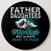 Vatertochter hören immer Geschenke für Vater zu He Button (Vorderseite)