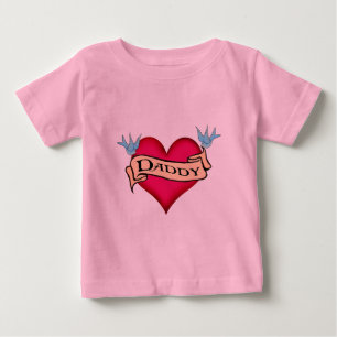 Vati - kundenspezifische Herz-Tätowierungs-T - Baby T-shirt