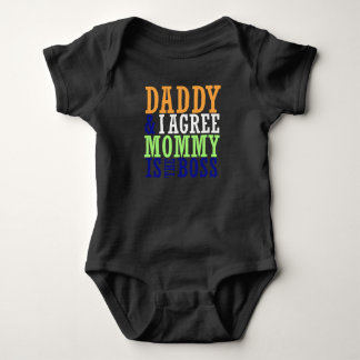 Vati u. ich stimmen zu, dass Mama der Baby Strampler