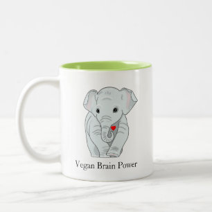 Vegan Brain Power Elefant hält ein Herz  Zweifarbige Tasse