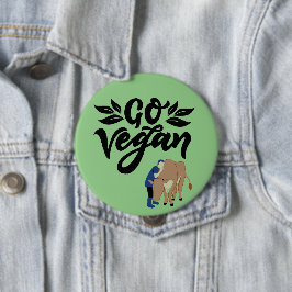 Vegane Person umarmt Kuh Button