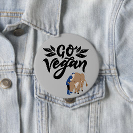 Vegane Person umarmt Kuh Button