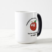 Veganes Essen ist seltsam Verwandlungstasse (VorderseiteRechts)