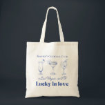 Vegas Bachelorette Tüte Tragetasche<br><div class="desc">"Glück in der Liebe" thematische Taschen, um mit Ihrem Junggeselinnen-Abschied! Diese Las Vegas thematisch gestalteten, individuell anpassbaren Accessoires sind perfekte Geschenke für Brautpaare. Ändern Sie die Farbe, den Namen der Braut, einige der Schriftart, Taschen Typ etc. und machen Sie diese für Ihr Bachelorette Wochenende! Finden Sie die passenden T -...</div>