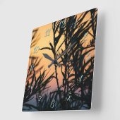 Vegetation bei Sonnenuntergang Quadratische Wanduhr (Winkel)