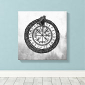 Vegvisier mit Ouroboros und Runen - Graustufen Leinwanddruck (Insitu (Holzboden))