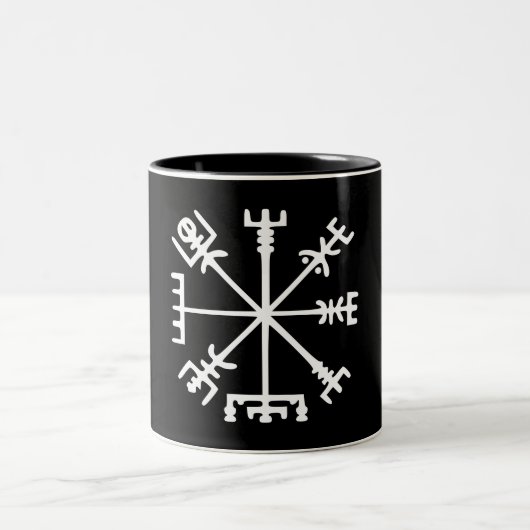 Vegvísir (Viking-Kompass) Zweifarbige Tasse (Mittel)