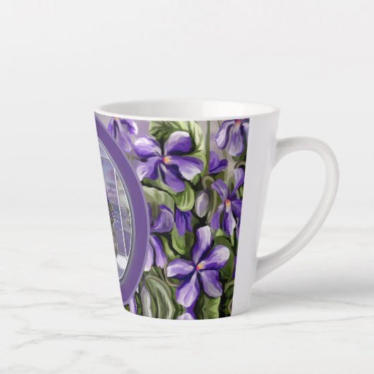 Veilchen in einem Mondglas Milchtasse (Rechts)