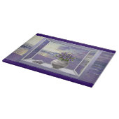 Veilchen in einem Mondglas Schneidebrett (Ecke)