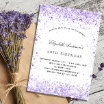 Veilchen-Lavendel-Glitzer-Skript Luxus Einladung<br><div class="desc">Für eine elegante 40. Geburtstagsfeier (oder jedes Alter). Ein schick weißer Hintergrund auf der Vorderseite. Mit violettem Imitat Glitzer dekoriert. Personalisieren und fügen Sie einen Namen und Party-Details hinzu. Der Name ist mit einem handgeschriebenen Stift-Skript Back: violetter Hintergrund geschrieben.</div>