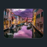 Venedig, Italien - Landschaftlicher Kanal und Vene Magnet<br><div class="desc">Ein Magnet mit einem schönen landschaftlichen Landschaftsbild Foto eines Kanals in Venedig,  Italien. Mit dunklen lila Wolken sieht es aus,  als würde ein Sturm kommen. Große Vereinnahmung der einzigartigen venezianischen Architektur und der Wasserreflexion.</div>