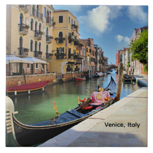 Venedig, Italien, malerisch mit Gondel und Kanal, Fliese