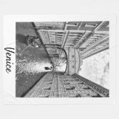 Venedig-Seufzerbrücke Schwarz-weiß mit Gondolier Fleecedecke (Vorderseite (Horizontal))