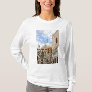 Venedig, Venetien, Italien - Vögel sind auf einer T-Shirt