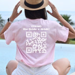 Venmo The Bridge A Drink QR Code Champagne Toast T-Shirt<br><div class="desc">Mit unserem QR Code "Venmo The Bride A Drink" feiern Sie stilvoll ein Glas und feiern Sie mit unserem Toast Brautparty T - Shirt. Dieses lustige und trendige Shirt verfügt über einen eigenen QR-Code, der es den Gästen leicht macht, der Braut direkt vom Handy aus einen Drink zu schicken. Das...</div>