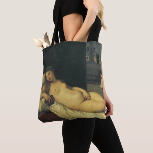 Venus von Urbino von Tizian, Renaissance Art Tasche (Von Nahem)