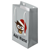 Verärgerte Eulen-tragende Weihnachtsmannmütze Kleine Geschenktüte (Vorderseite Schrägansicht)