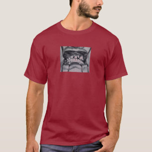 Verärgerte gebrochene Zähne T-Shirt