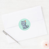 Verärgerte Graue Tabby-Katze auf Grün Runder Aufkleber (Umschlag)