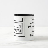 Verärgerte Katze sieht eine andere Katze - lustige Tasse (Zentrum)