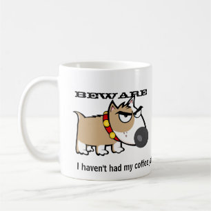 Verärgerter Hund - passen Sie auf! Ich habe nicht Kaffeetasse