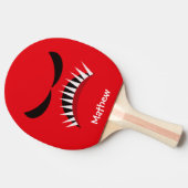 Verärgertes Monster mit den bösen Blicken und Tischtennis Schläger (Seitenansicht)