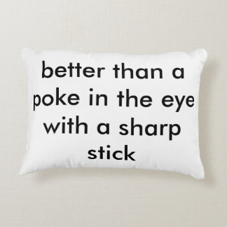 Verbessern Sie als ein Poke im Auge mit einem Zierkissen