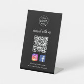 Verbinden Sie mit uns | Social Media QR Code Black Sockelschild (Vorderseite)