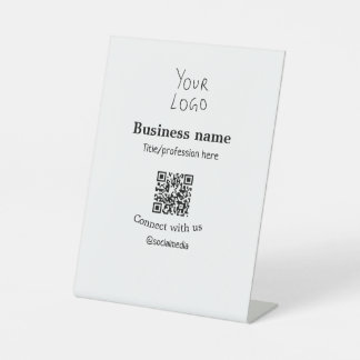 Verbinden Sie mit unserem Firmenlogo QR Social Med Sockelschild