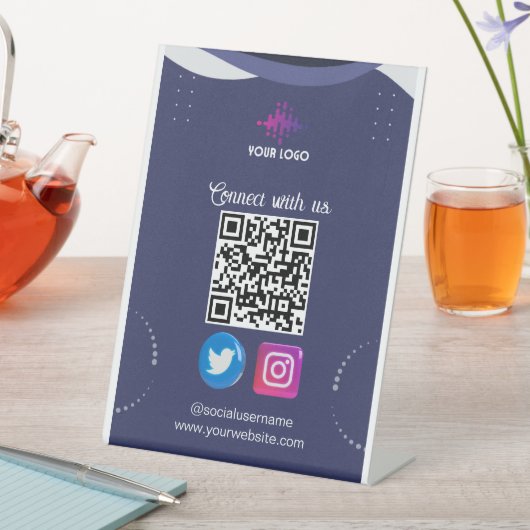 Verbinden Sie mit unserer Social Media QR Code Bus Sockelschild (In Situ)