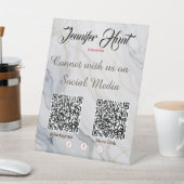 Verbindung mit uns über das soziale QR-Kodex-Pedes Sockelschild (In SItu)