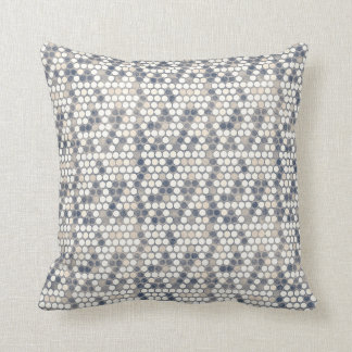Verblasste Blau- und Creme-Kreismosaik-Kissen Kissen