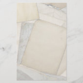 Verbleibendes altes Buch deckt das Papier ab (Vorderseite)