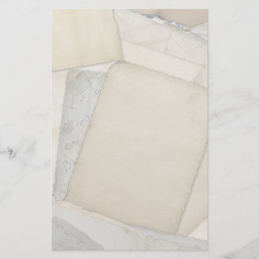 Verbleibendes altes Buch deckt das Papier ab (Vorderseite)