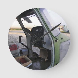 Verbleibt an einem Hubschrauber aus dem Kalten Kri Runde Wanduhr