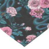 Verborgen in den Rose 2 Tischdecke (Schrägansicht)