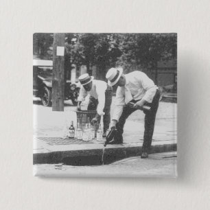 Verbot, Whiskey in eine Kanalisation Vintag zu gie Button