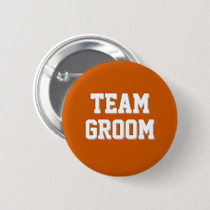 Verbrannte Orangefarbene Athletik-Buchstaben Team Button