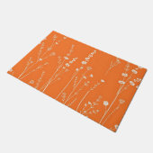 Verbranntes Orange-Wildblumen-Minimalmuster Fußmatte (Schrägansicht)