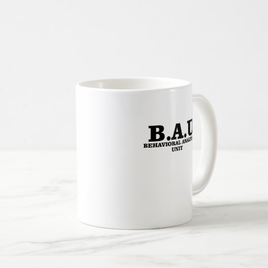 Verbrecher kümmert sich BAU um Kaffeetasse (VorderseiteRechts)