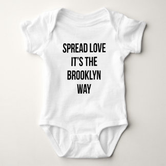 Verbreiten Sie Liebe, die es die Brooklyn-Weise Baby Strampler