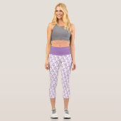 Verbundenes Lila Herzmuster gegenüber weißen Leggi Capri Leggings (Vorderseite)