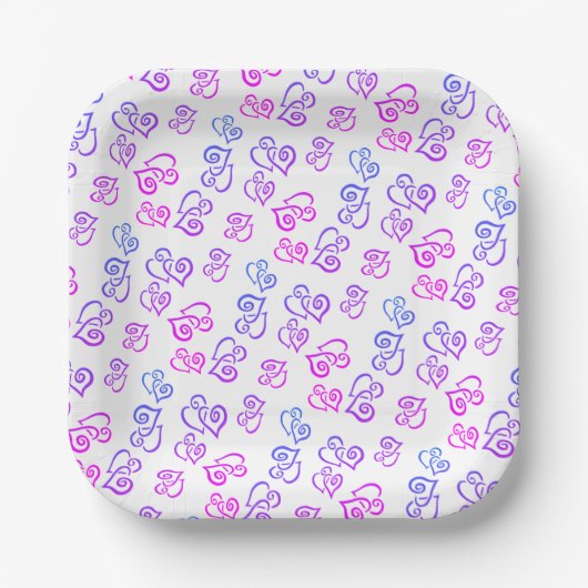 Verbundenes rosa Lila blaues Herzmuster über weiße Pappteller (Vorderseite)