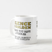 Verdächtiges Schweigen mit Kleinkindern Funny Mug Kaffeetasse (Vorderseite Links)