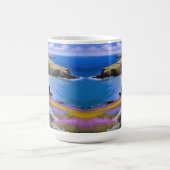 Verdant Cliffs und Azure Waves Kaffeetasse (Mittel)