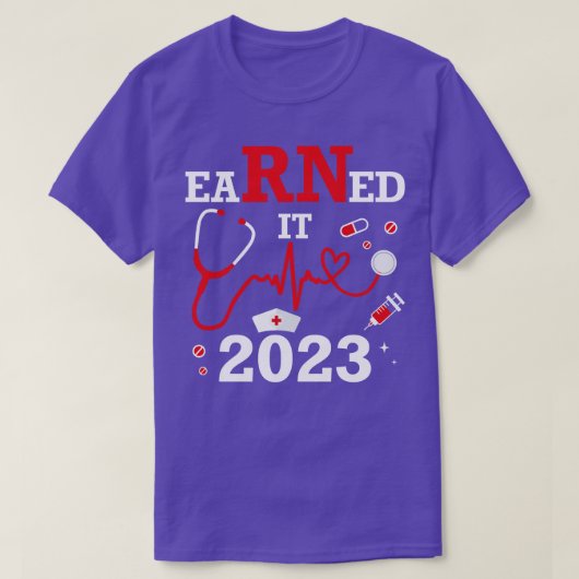 Verdient es 2023 für Krankenpflege-Abschluss oder T-Shirt (Design vorne)