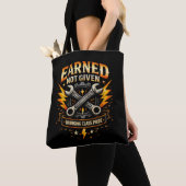 Verdient, nicht geschenkt tasche (Von Nahem)