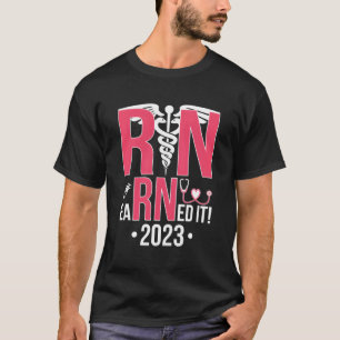 Verdient wurde es Abschluss 2023 Registered Nurse T-Shirt